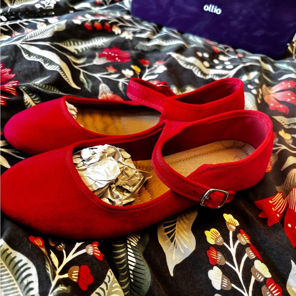 Ollio Women's Vibrant Red Mary Jane Flats 8.5